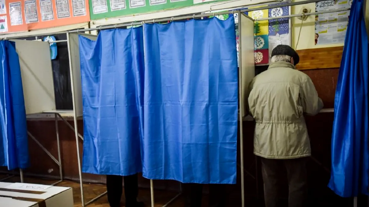 Ce se întâmplă, pas cu pas, într-o secție de votare imediat după ora 21:00. Detalii neștiute până acum!