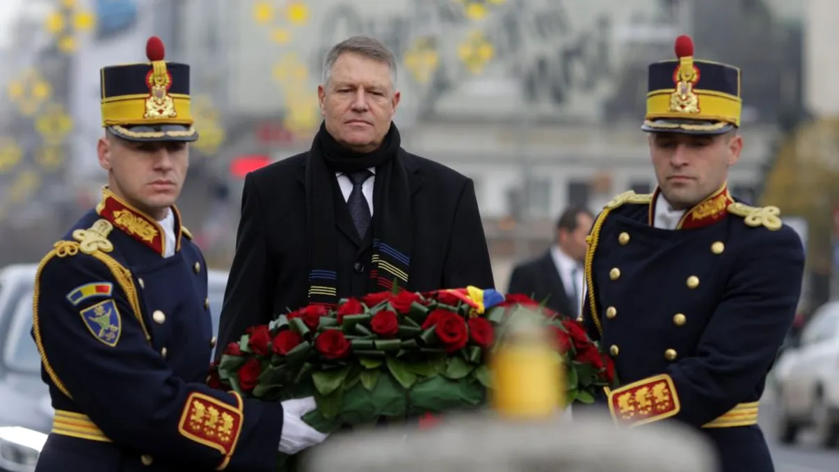 Sute de români participă la marșul de comemorare al victimelor din 1989. Ce s-a întâmplat când au apărut Klaus Iohannis și Ludovic Orban