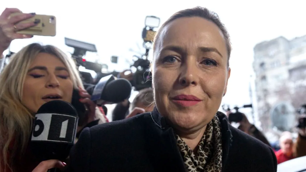 Ce i-au strigat oamenii furioși lui Carmen Dan, când a ajuns la DIICOT. Este audiată în dosarul 10 august