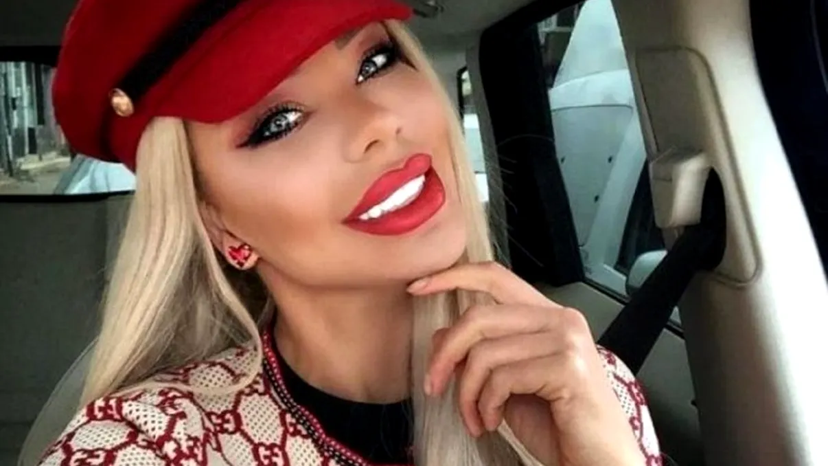 Ce face Bianca Drăgușanu când crede că nu o vede nimeni. Gestul iubitei lui Alex Bodi, după ce a coborât din noul ei bolid de 400.000 de euro