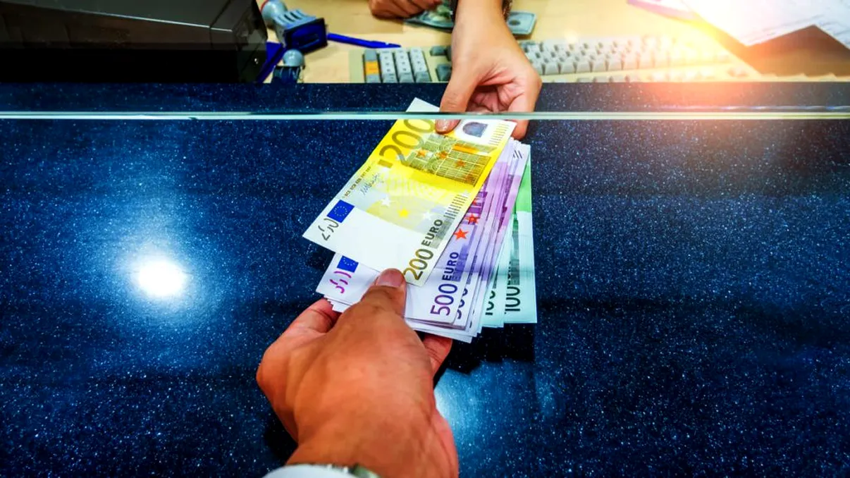 Curs valutar BNR, marți, 3 decembrie. Cât costă euro