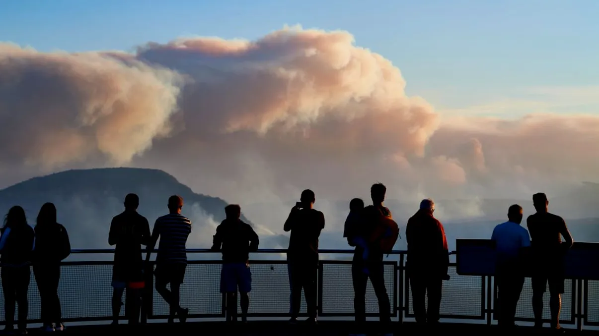 Fenomene total neobișnuite în Australia, după incendiile devastatoare. Cum s-a transformat ziua în noapte