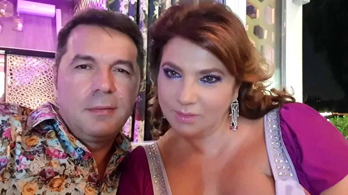 Mihaela Borcea, apariție de senzație în noaptea de Revelion. Decolteu amețitor, la brațul iubitului FOTO