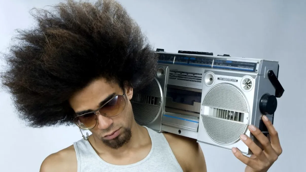 Amenzile pentru contravenții se măresc. Câți bani poți plăti dacă dai muzica prea tare