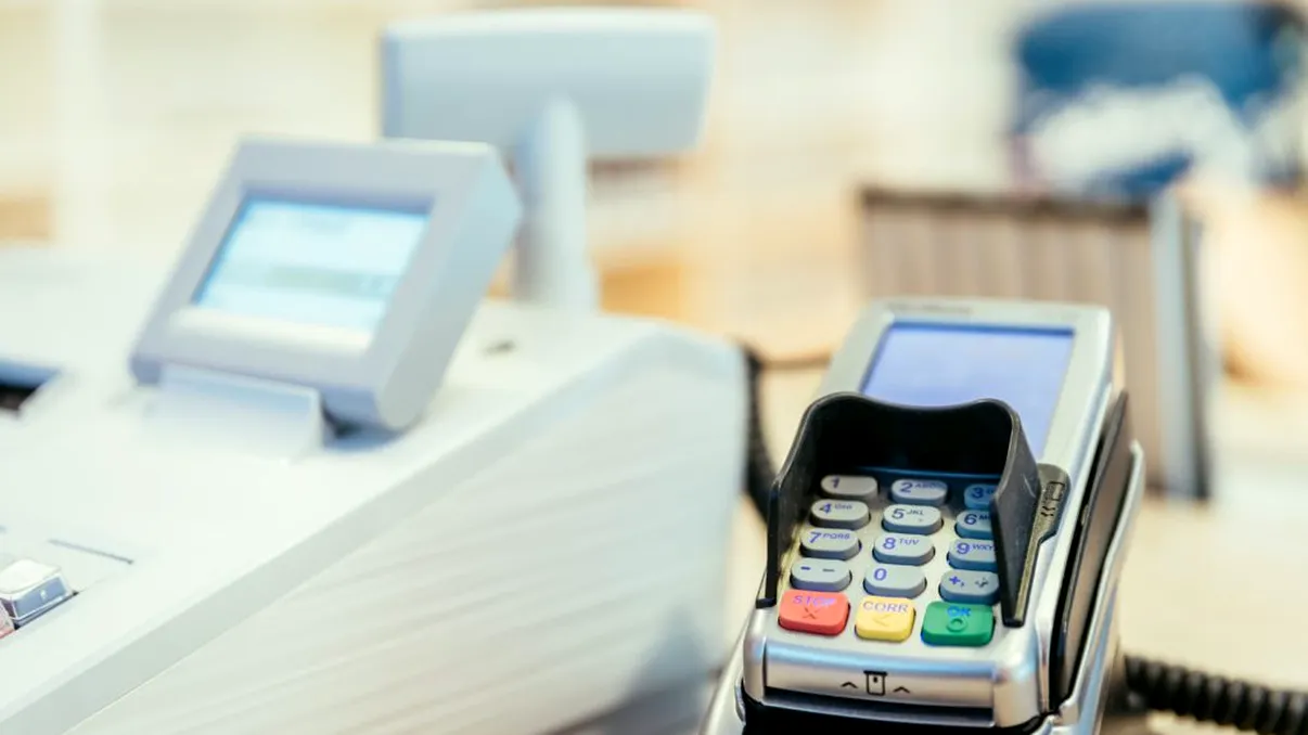 Noi amenzi de la ANAF: ce se întâmplă dacă nu ai noile case de marcat