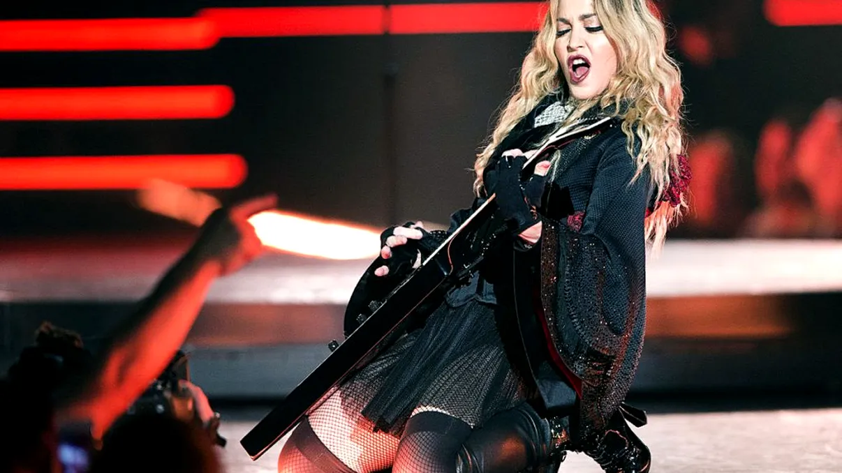 Madonna, dată afară de pe scenă, la Londra. Artista și-a ieșit din minți când a văzut ce pățește în fața publicului