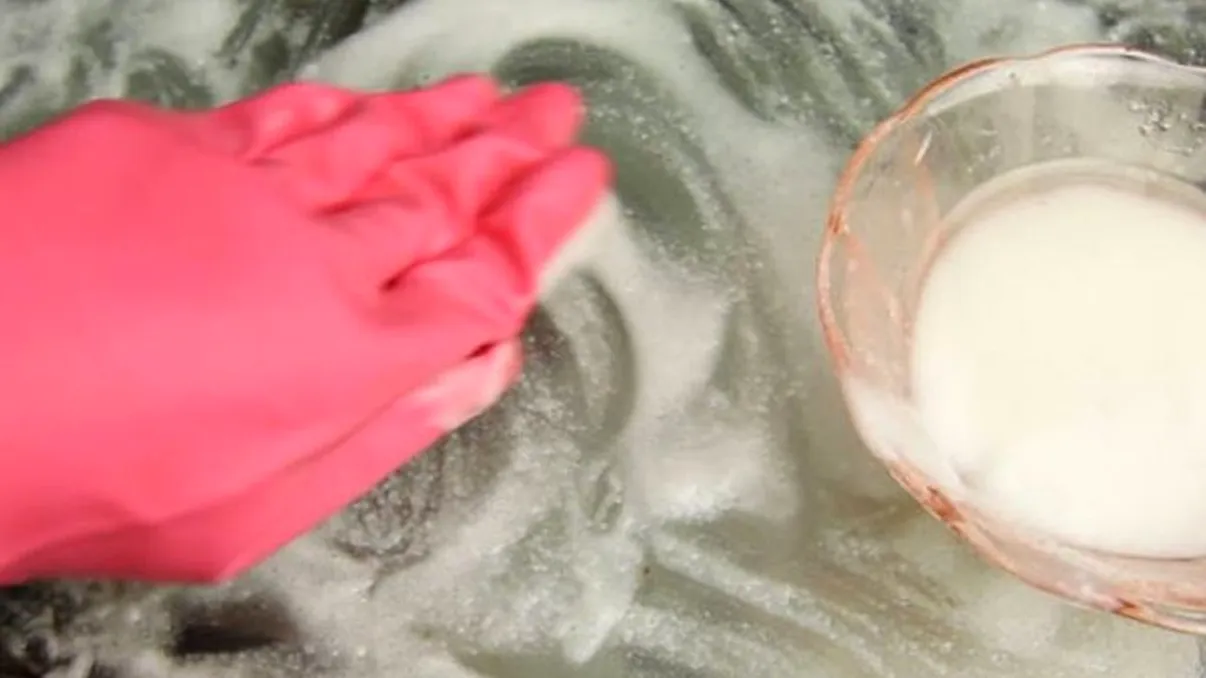 Soluția minune care implică bicarbonatul de sodiu. Face să strălucească orice suprafață