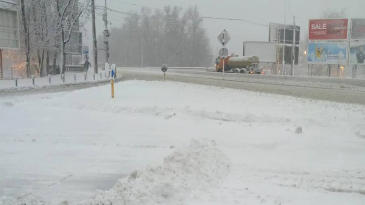 Cod portocaliu pentru Capitală. Populația, avertizată oficial de ISU. Ce trebuie să facă șoferii blocați de nămeți