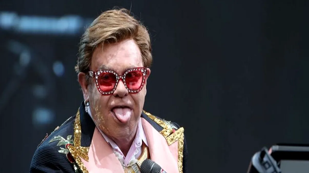 De ce boală suferă Elton John. A părăsit scena cu ochii în lacrimi, după ce a făcut anunțul
