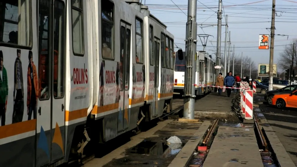 Blocaj pe linia tramvaiului 16. Ce se întâmplă cu toți călătorii