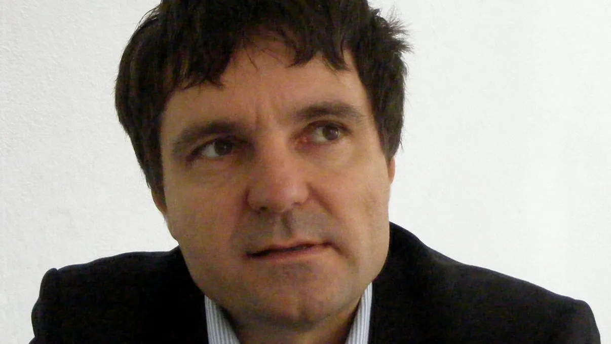 Cine este Nicușor Dan, candidatul susținut de PNL la Primăria Capitalei. Ce avere are și ce a studiat