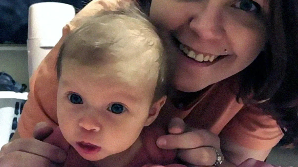 Strigăt disperat de ajutor! O fetiță de două luni, infectată cu COVID-19, se luptă din răsputeri să trăiască