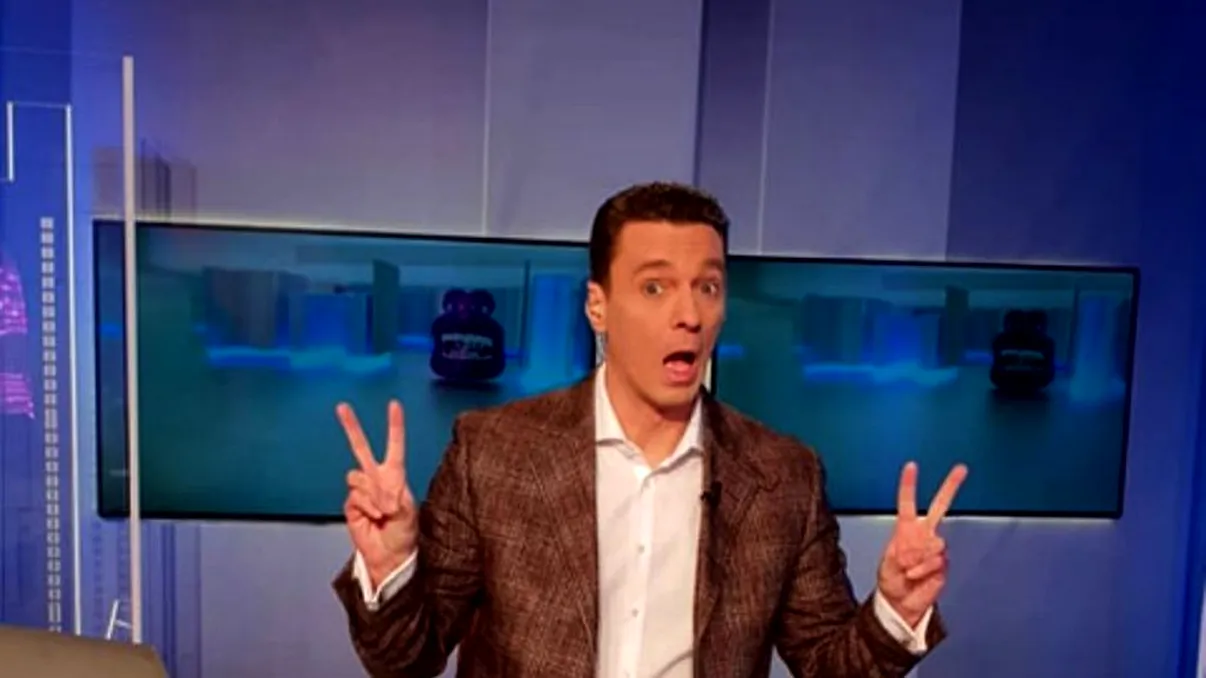 Ce a făcut Mircea Badea la miezul nopții. Unde a distribuit 5.000 de lei din contul său bancar