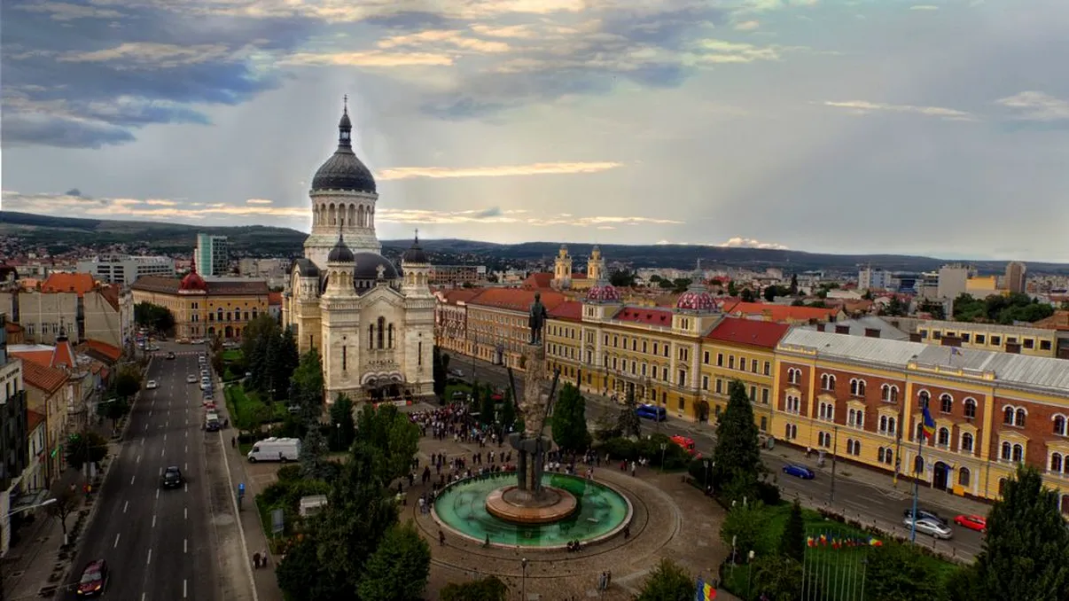 Reacția halucinantă a Mitropoliei din Cluj, după ce a împărtășit enoriașii cu aceeași lingură