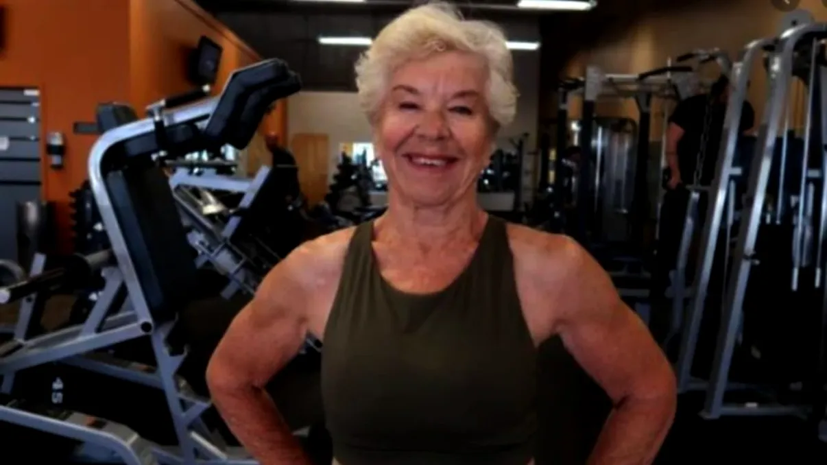 Avea 70 de ani și multe boli, dar a decis să își schimbe radical viața. Ce a făcut femeia din imagine