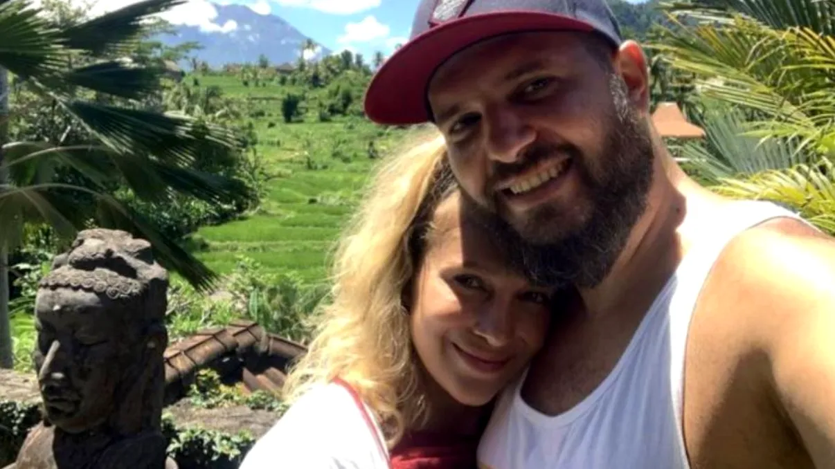 Lora, situație critică în izolare. Ce se întâmplă cu vedeta și iubitul ei în Bali. ”Mi-e frică!”