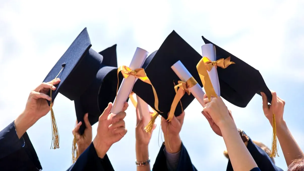 Cum au absolvit facultatea online mai mulți studenți. Sistemul ar putea fi implementat în mai multe țări