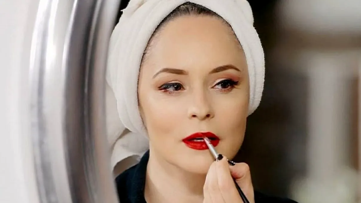 Ce a ajuns să facă Andreea Marin, singură, acasă. Imaginile au devenit publice