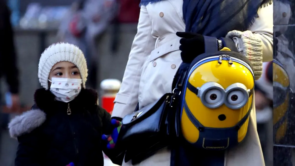 Studiu: care sunt copiii cei mai expuși noului virus. Ce se întâmplă cu sugarii în fața bolii