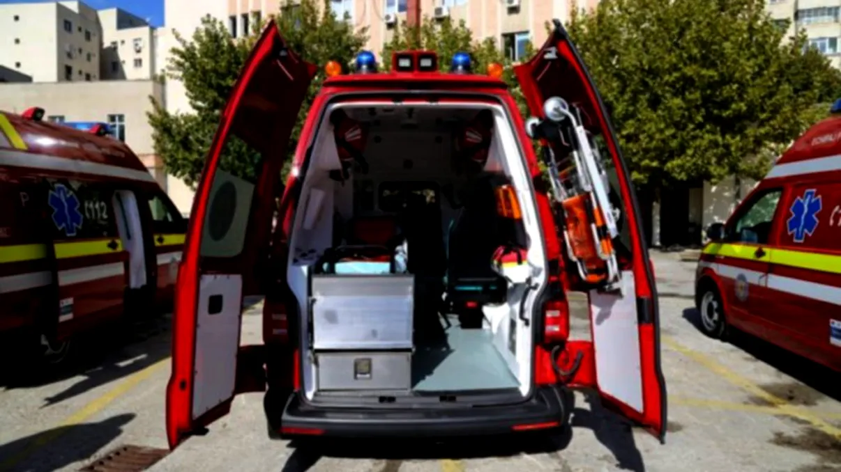 Fără precedent. Oamenii bogați își cumpără ambulanțe pentru a păcăli traficul