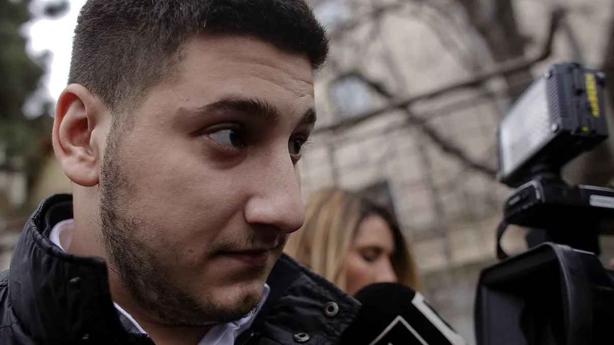 Ce bolid de 100.000 de euro și-a luat Gabriel Oprea Jr. Toți cei din parcare s-au uitat lung la el