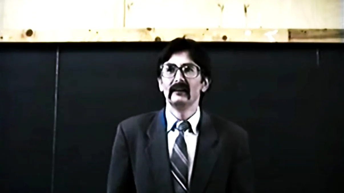 Imagini fabuloase! Astăzi îl știe toată România, dar în urmă cu 28 de ani era total schimbat. Îl recunoști?