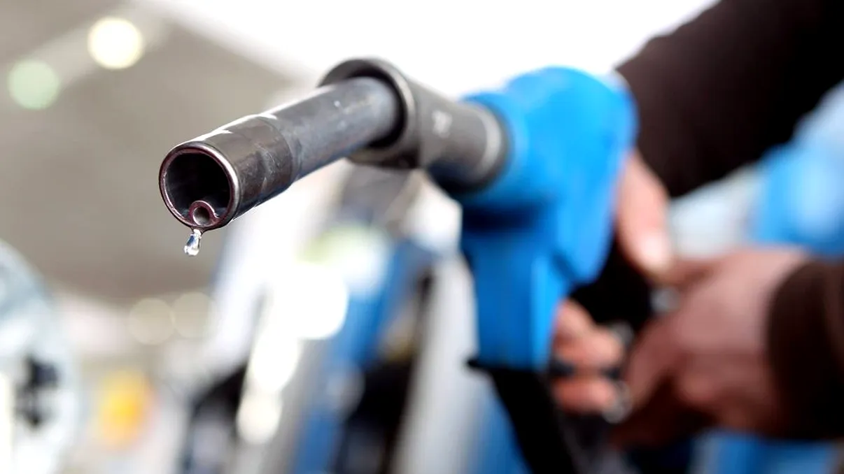 Prețul carburanților s-a modificat din nou din 1 mai. Cât costă benzina și motorina