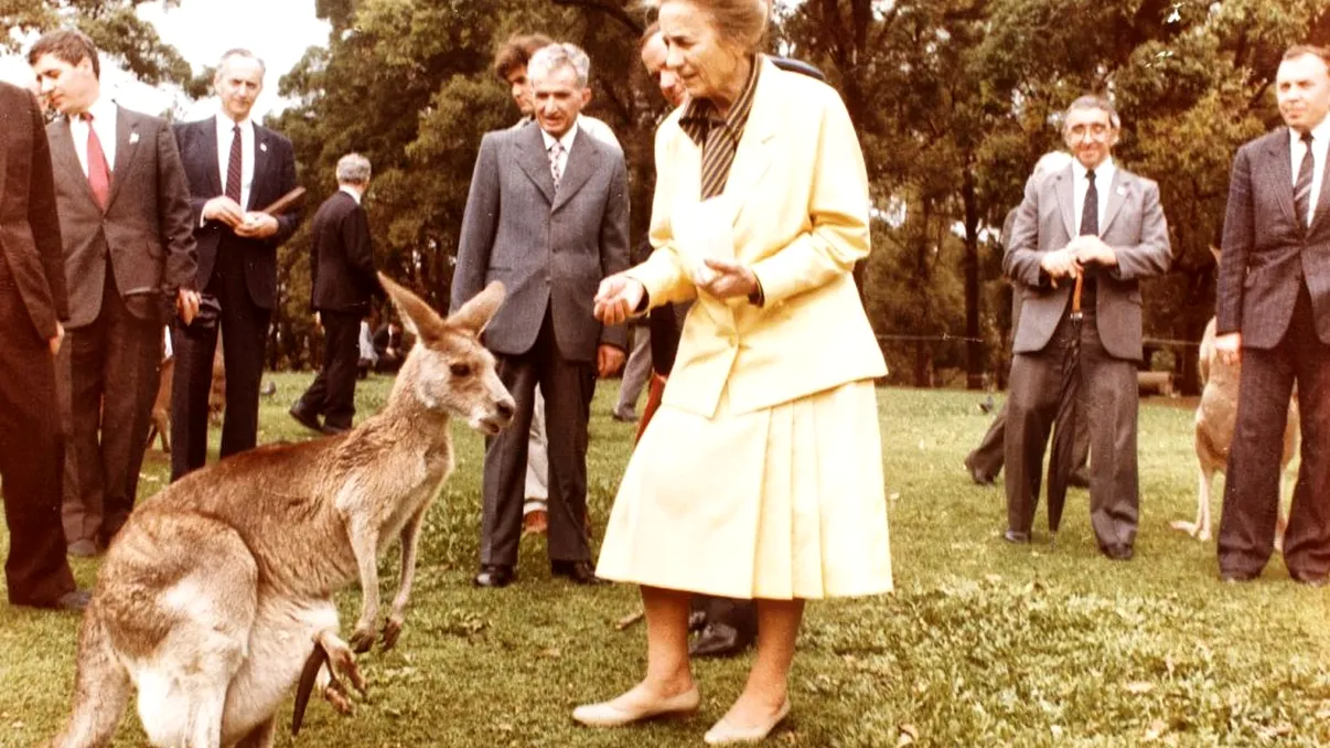 Elena Ceaușescu, umilită în Australia! Întâmplarea care a devenit un banc printre români