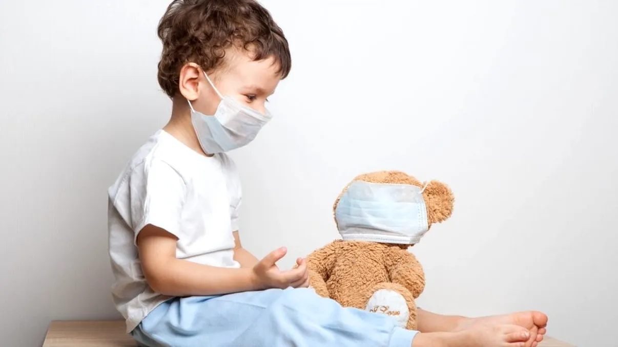 Copiii trebuie să poarte mască? Ce facem cu masca după ce nu o mai purtăm? Răspunsurile unui medic