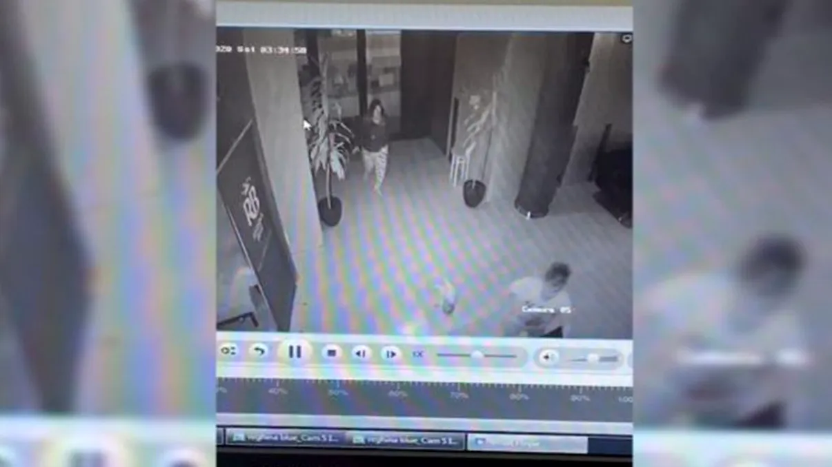 Imagini revoltătoare la Timișoara. O mamă este surprinsă cum își izbește bebelușul de pământ după o ceartă cu iubitul