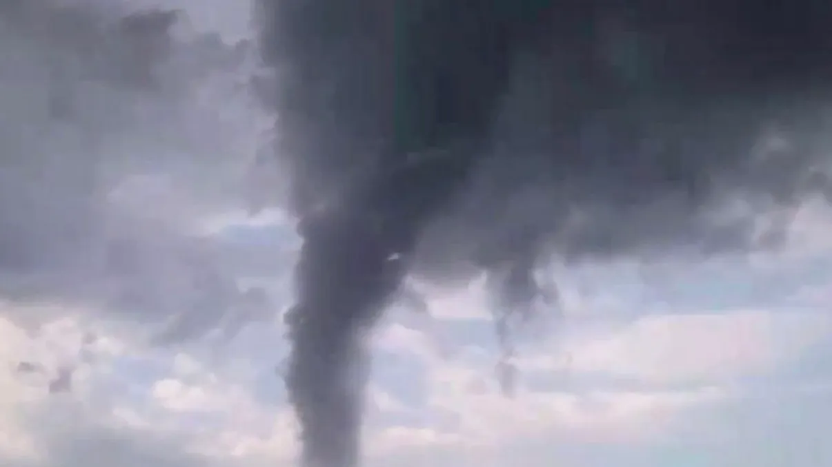 Fenomen meteo extrem de periculos, în România. Imagini spectaculoase