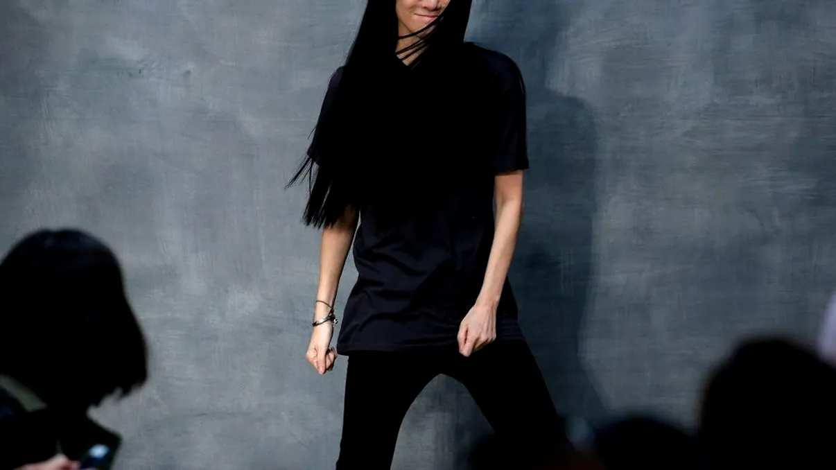 Nimeni nu o crede când spune că are 70 de ani. O fostă patinatoare e cea mai sexy ”senioară” din lume