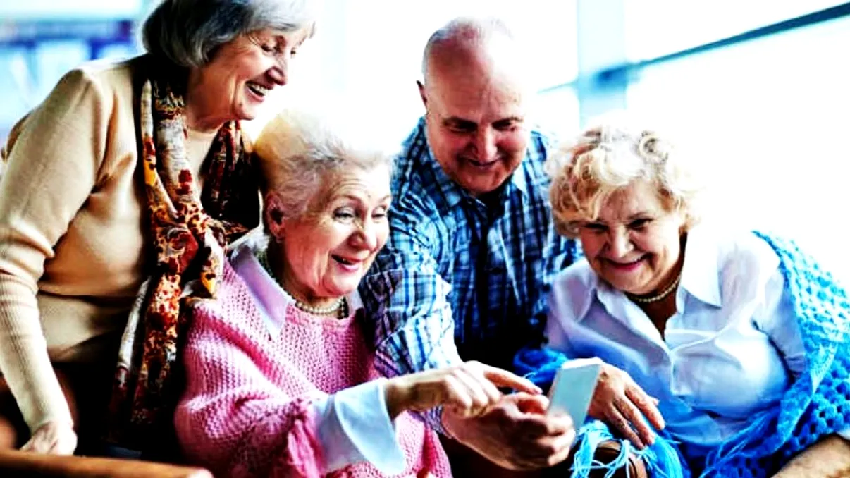 Pensionarii, angajați la firmele din România! Legea care ajută mii de oameni: cine beneficiază