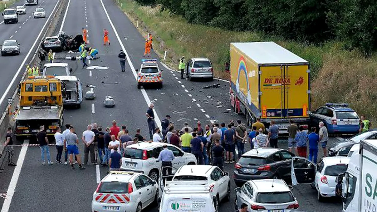 Tragedie imensă pe o autostradă din Italia. Un român și-a omorât părinții și doi copii într-un accident rutier. Cum s-a produs nenorocirea