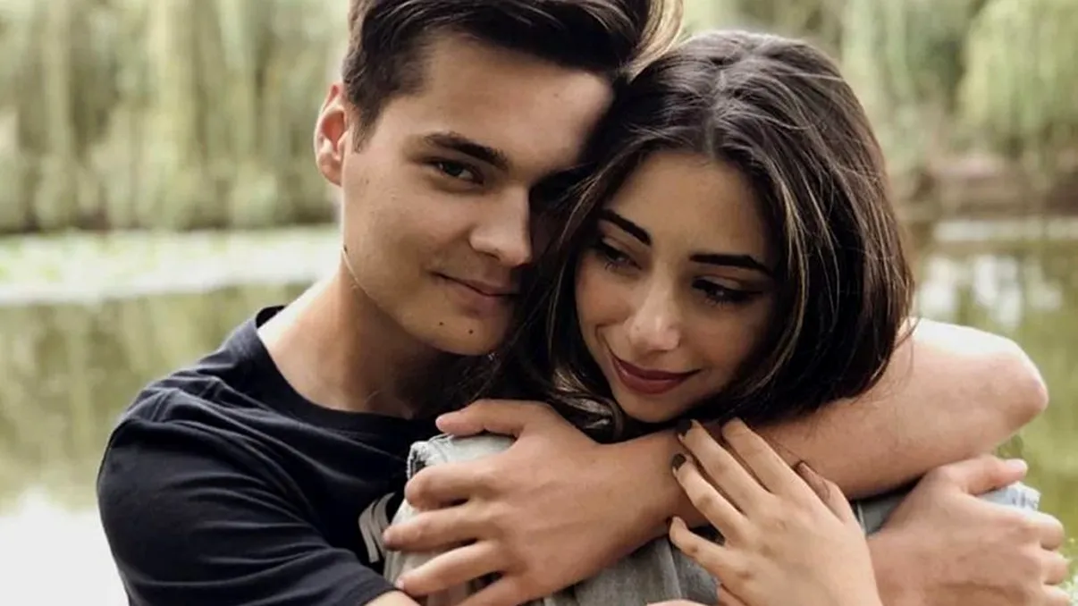 Cu ce haine se îmbracă iubita lui Selly și ce legătură are cu Dorian Popa. Fanii au reacționat imediat