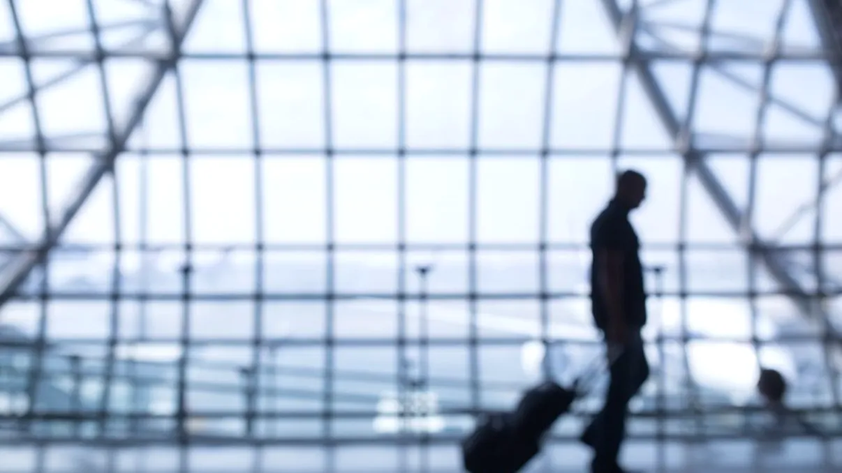 Țara din Europa care impune din nou restricții de călătorie. Ce trebuie să facă românii acum