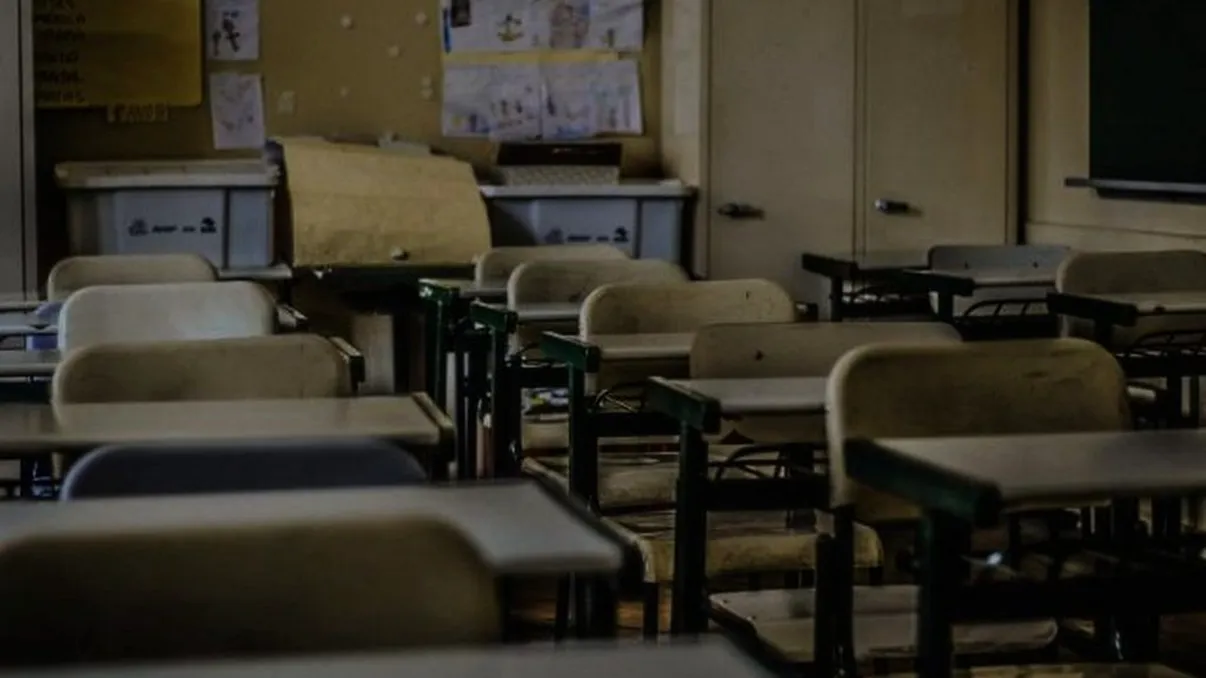 Școli închise din cauza unor noi cazuri de Covid, în România. Care este situația în Ministerul Educației