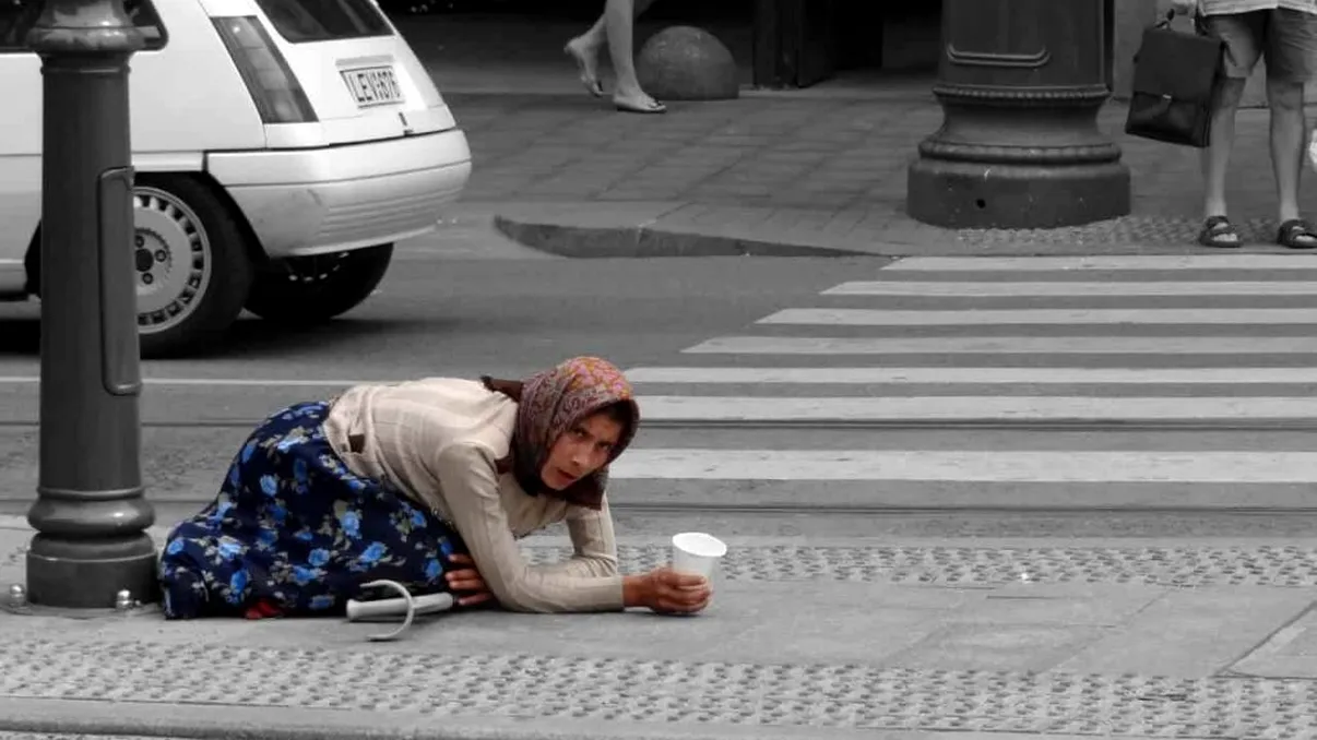 Câți bani câștigă, de fapt, un cerșetor din Constanța, pe zi