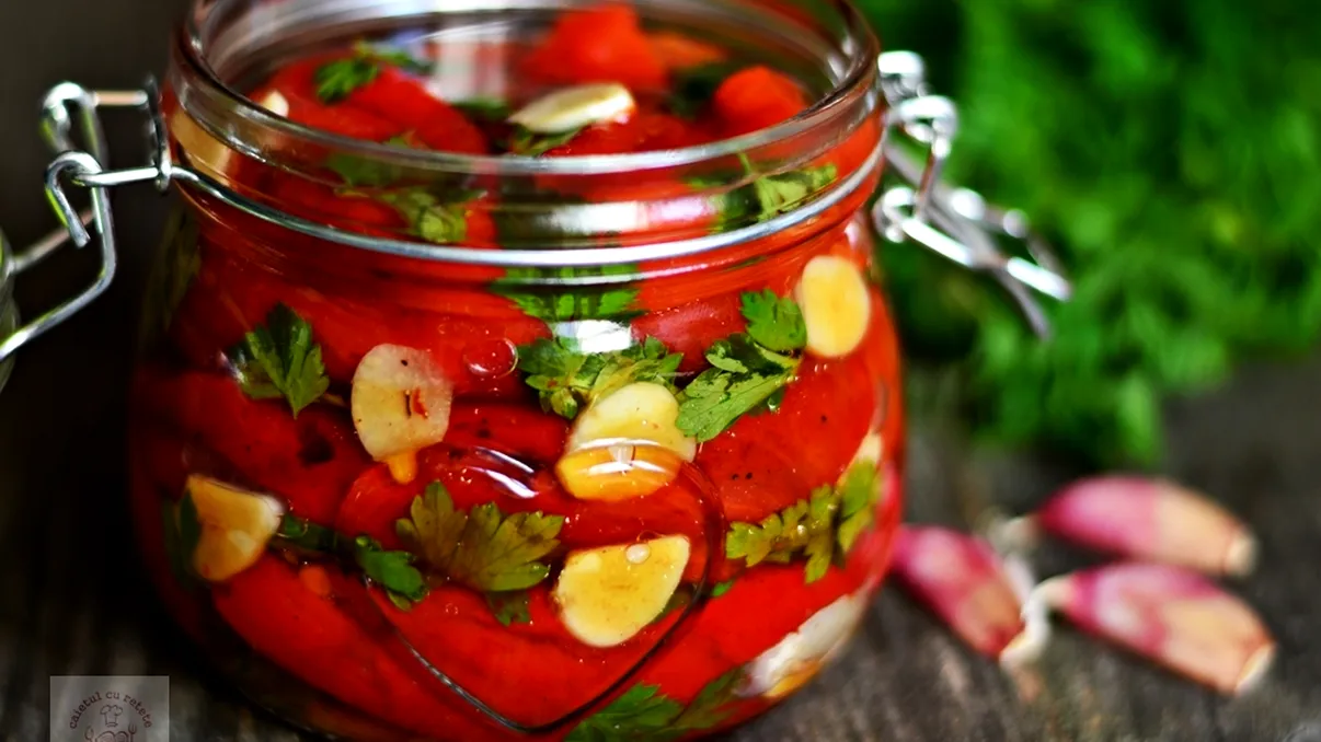 Cea mai delicioasă salată de vară. Rețetă de salată de ardei copți cu usturoi