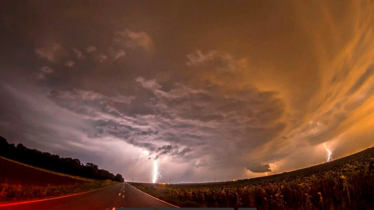 Imagini apocaliptice la Mamaia! Turiștii s-au îngrozit când s-au uitat pe cer
