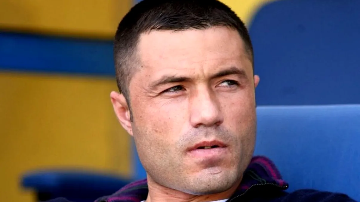 O bătrână i-a cerut bani lui Adrian Ilie, în plină stradă. Cum a reacționat celebrul fotbalist