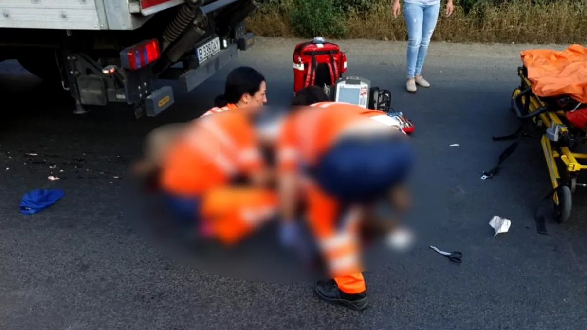 Accident mortal pe trecerea de pietoni. O femeie a fost strivită de un TIR în momentul în care traversa strada