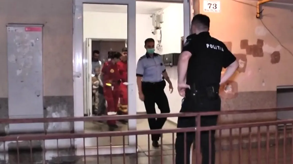 Alertă în rândul părinților. Un băiețel de șase ani a fost găsit mort, cu un cuțit înfipt în inimă. Ce au descoperit polițiștii