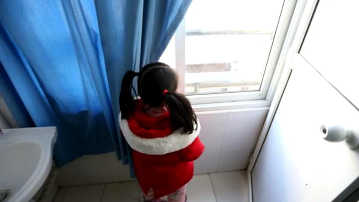 Caz emoționant la Oradea. O fetiță cu COVID-19 s-a internat singură. Motivul sfâșietor