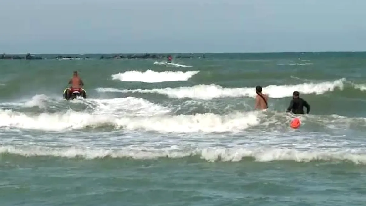 Tragedie pe litoral! Cod roșu de furtuni: un bărbat nu s-a mai putut întoarce la mal