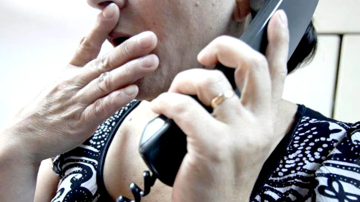 Atenție, români, escrocii vor să vă facă de bani! Noua ”țeapă” prin telefon. NU pica în plasa asta