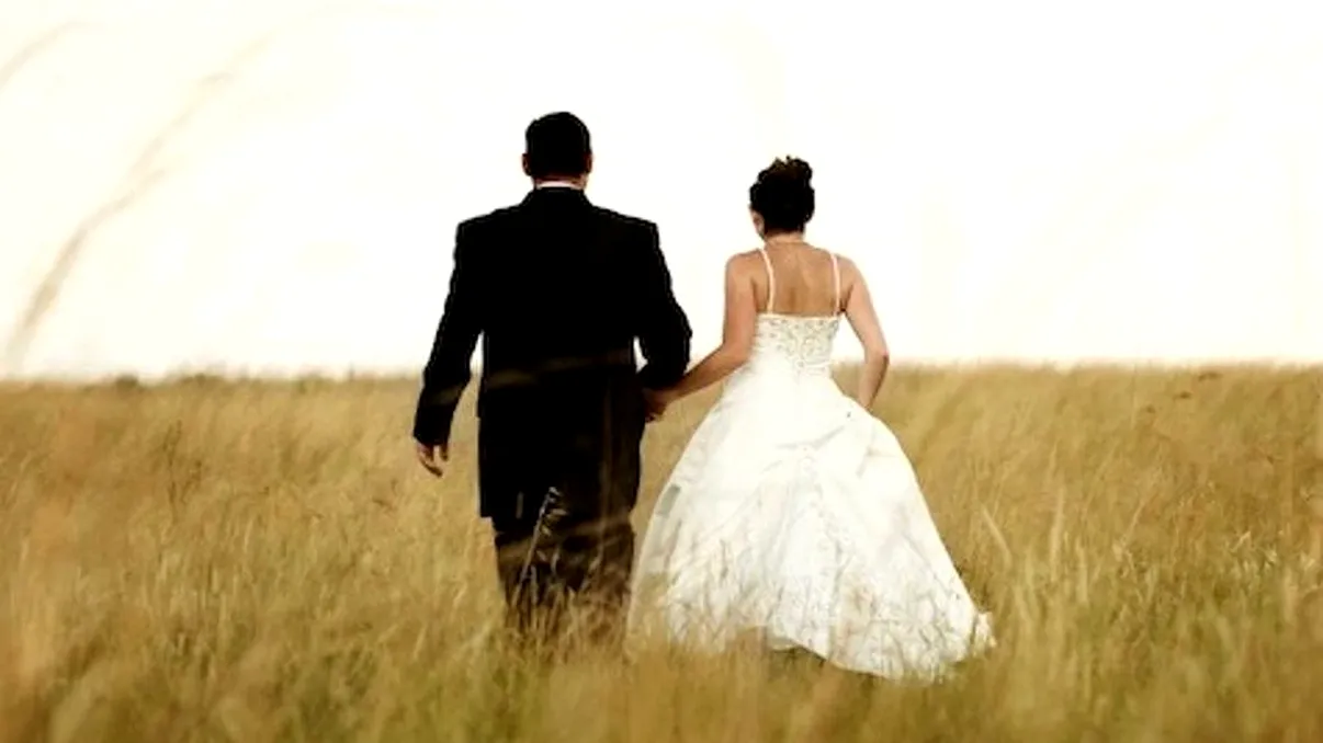 Cântăreț, părăsit de iubită înainte de nuntă! Ce făcea ea, de fapt, când el se ducea la studio să înregistreze piese