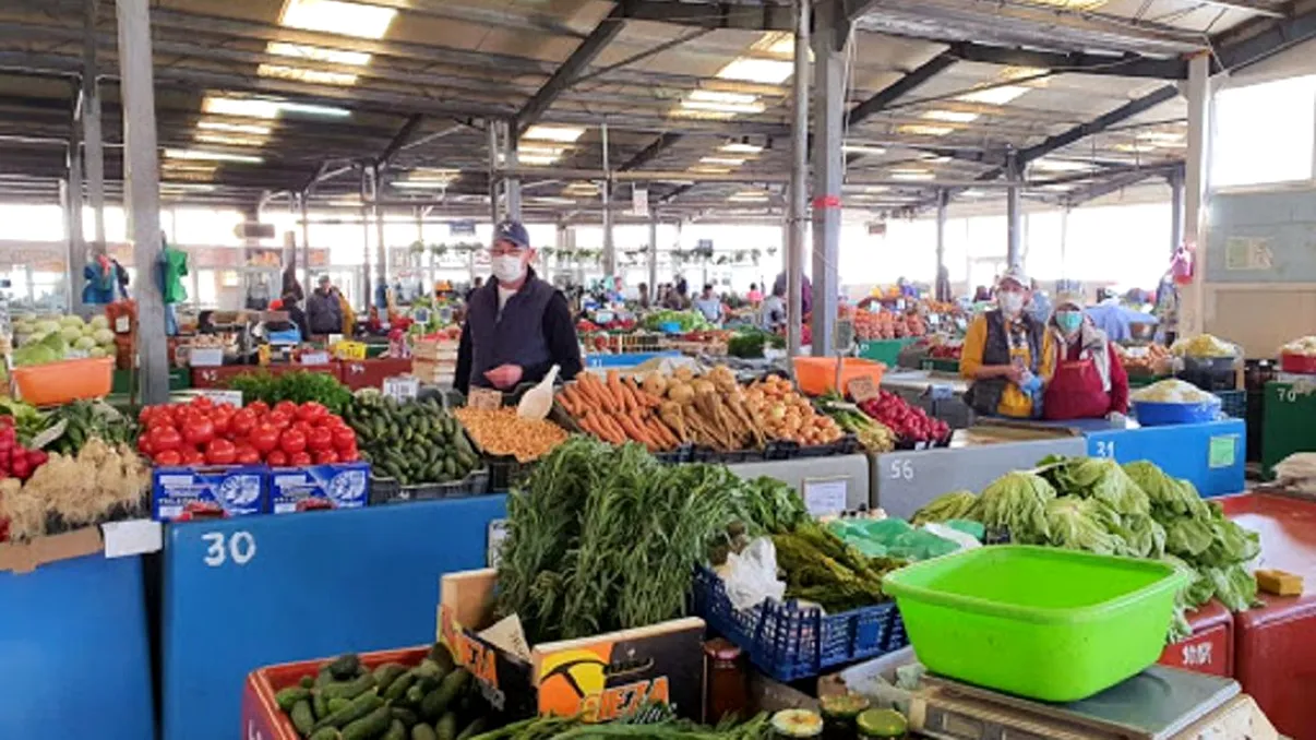 Cât costă un kilogram de roșii Corazon, în piețele din România. Cu cât se vând tomatele românești în țară