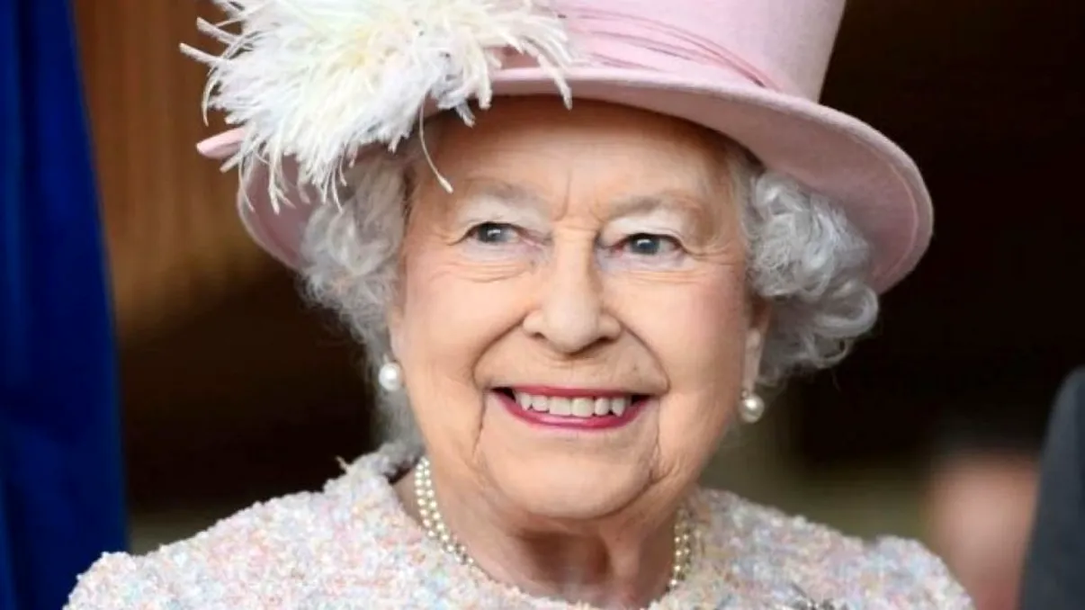 Regina Elisabeta nu se mai întoarce la Buckingham. Cine îi va ține locul în acest moment istoric al Angliei