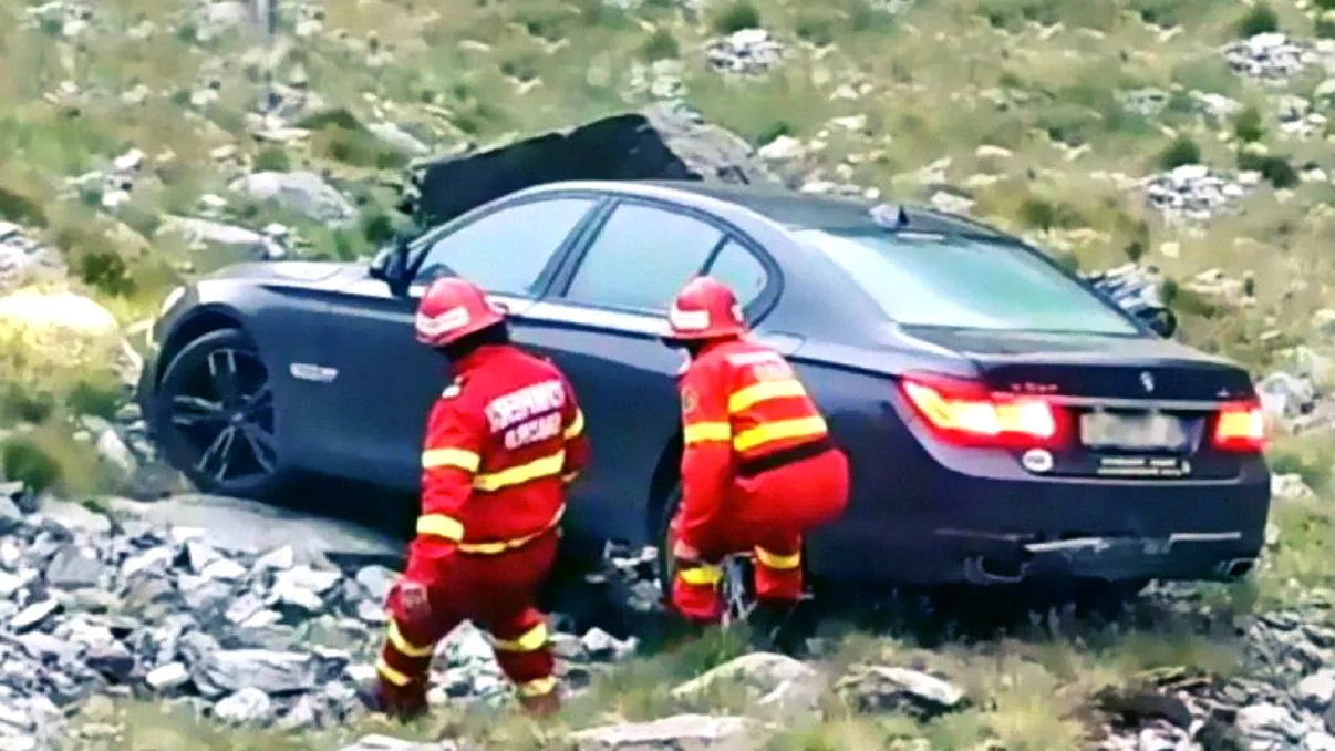 Un turist a văzut o mașină suspectă pe Transfăgărășan. Ce a observat în interior o să-l îngrozească pe viață